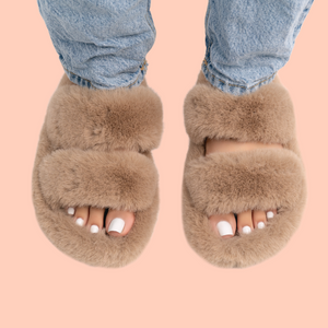 Furry slippers (beige)